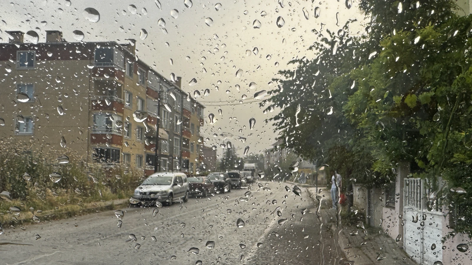 Hafta sonu planı yapanlar dikkat: Sağanak ve kuvvetli rüzgar var