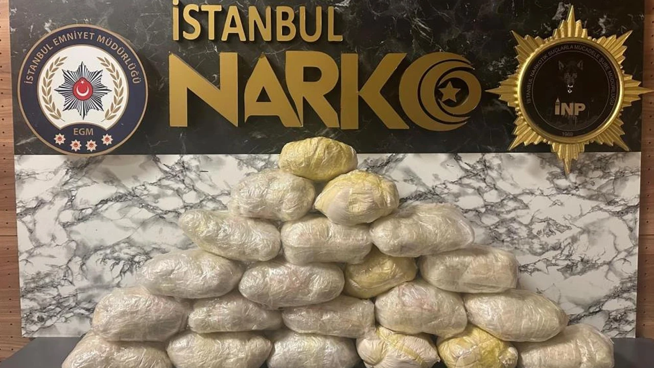 Beylikdüzü'nde narkotik operasyonu: Hareket halindeki araçtan 21 kilo eroin çıktı