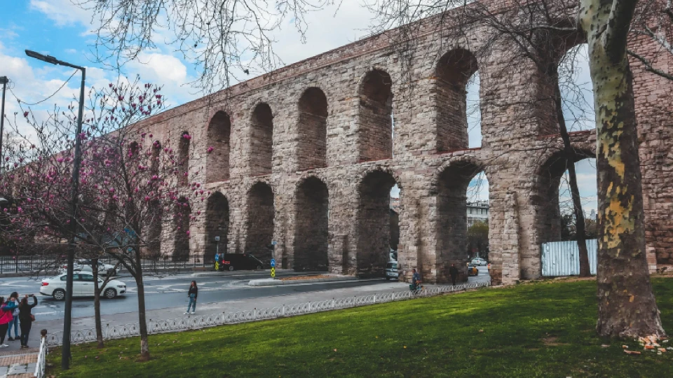 1600 Yıllık Bozdoğan Kemeri İstanbul'da Ayakta Duruyor