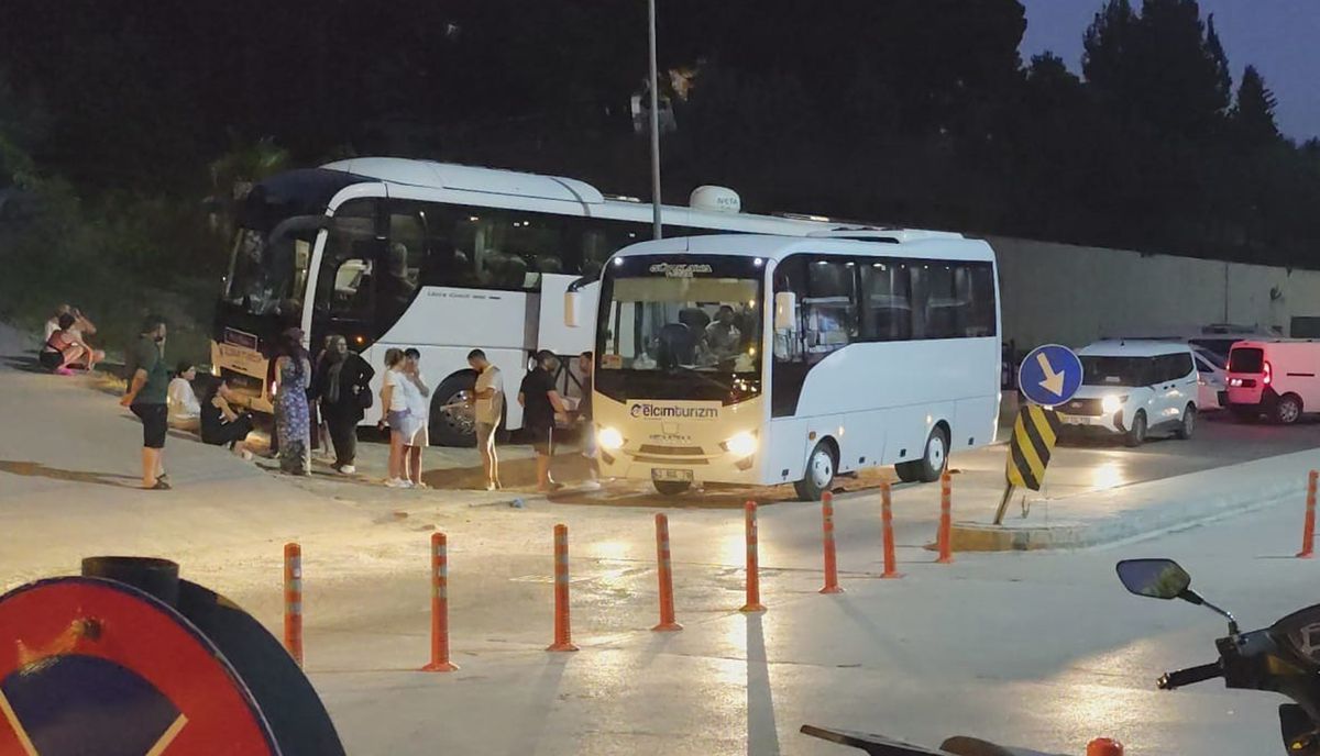Manavgat'ta Rafting Yapan 52 Kişi Gıda Zehirlenmesi Şüphesiyle Hastaneye Kaldırıldı