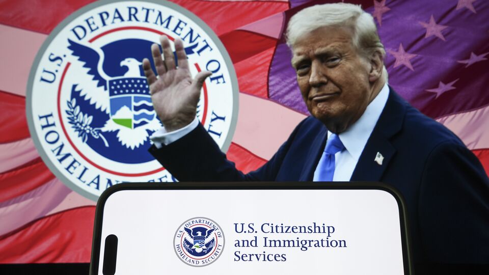 WSJ: Trump yönetimi Green Card için 100 bin dolarlık teminat planı hazırlığında