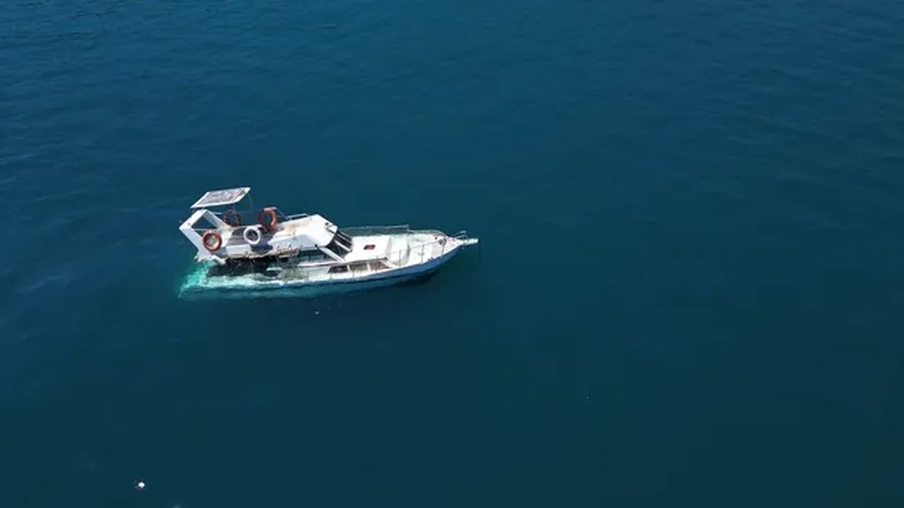 İzmir'de su alan teknedeki 6 kişi kurtarıldı