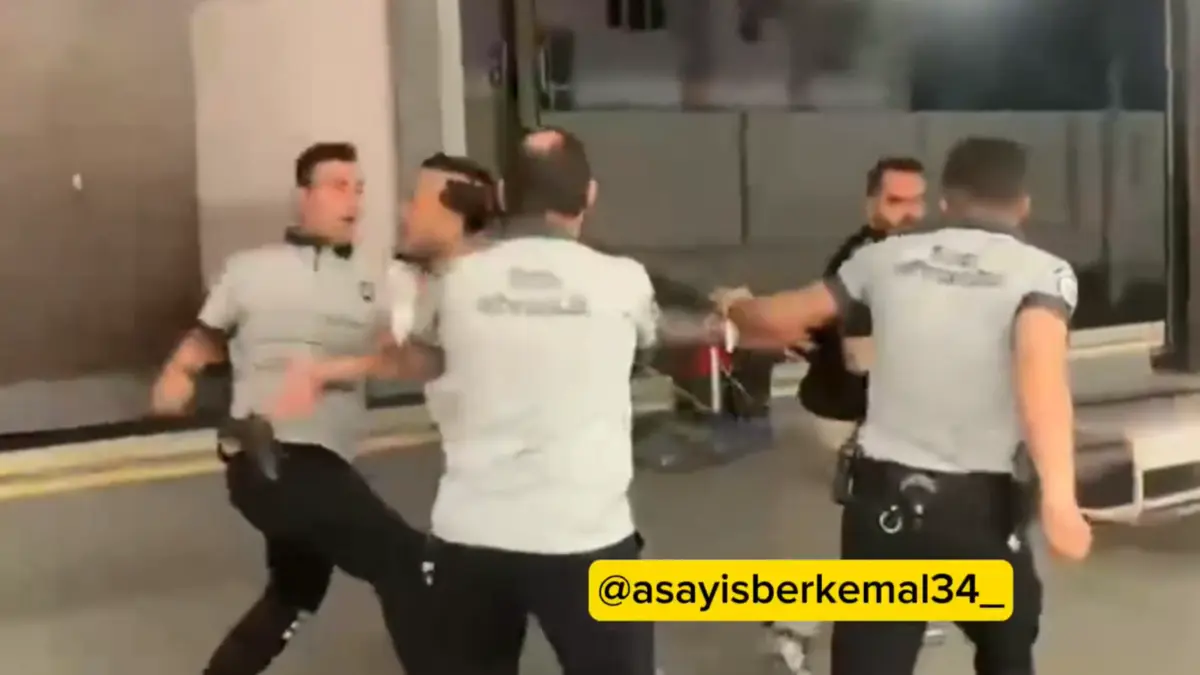 Güvenlikçi bir yumrukla yere serdi, temizlikçinin tokadı olay oldu