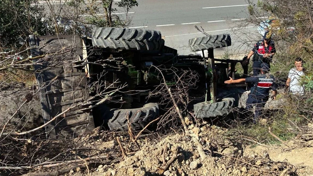 Bilecik’te traktörün altında kalan şahıs hastaneye kaldırıldı