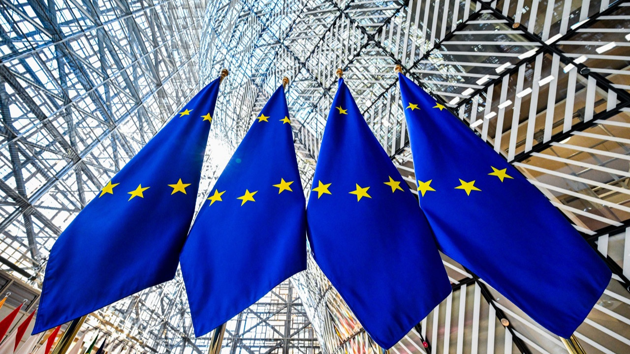 AB'den Fransa'ya 15 milyar euroluk savunma kredisi