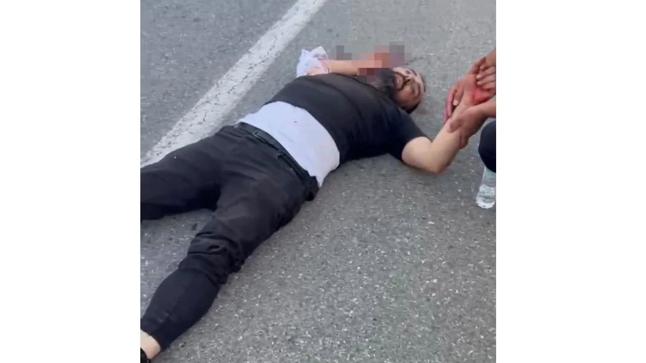 Virajı alamayan motosiklet bariyerlere çarptı: 2 kişi ağır yaralandı