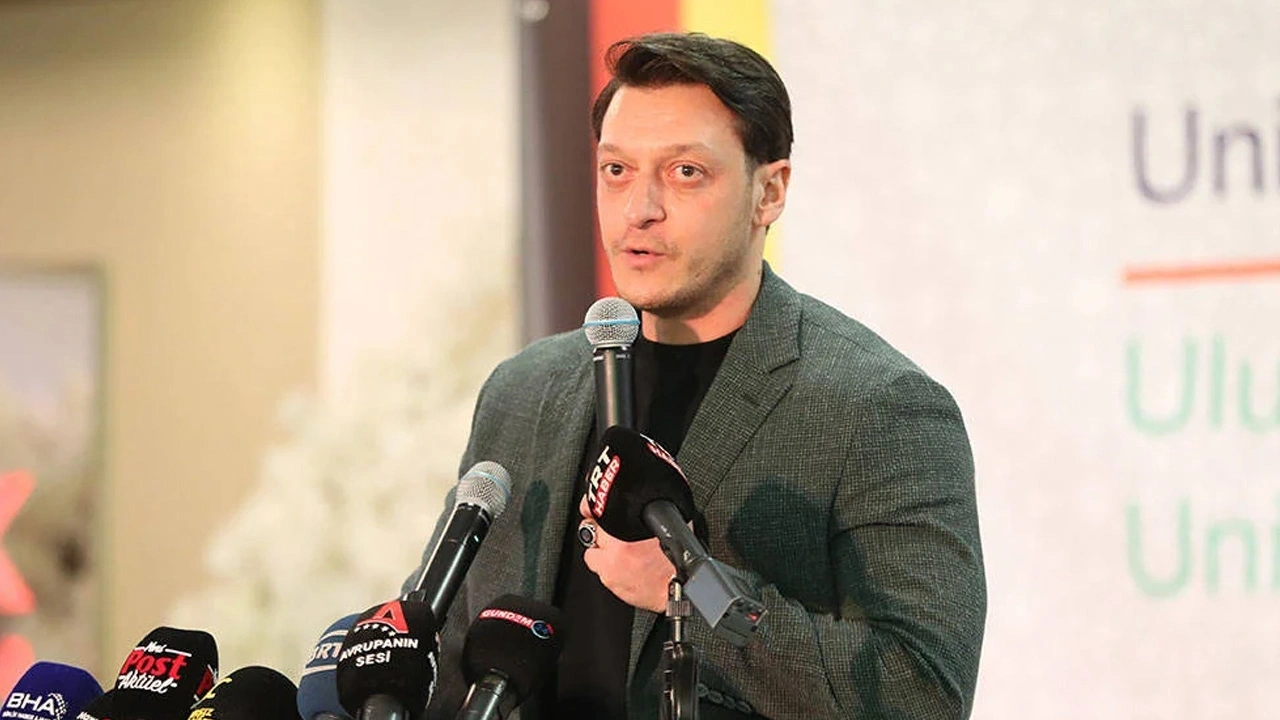 Süper Lig ekibi Mesut Özil'le resmen anlaştı