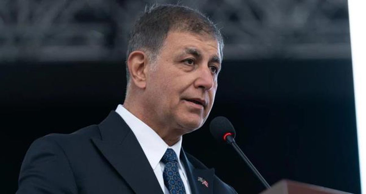 Cemil Tugay kimdir? İzmir Büyükşehir Belediye Başkanı Cemil Tugay kaç yaşında, nereli?