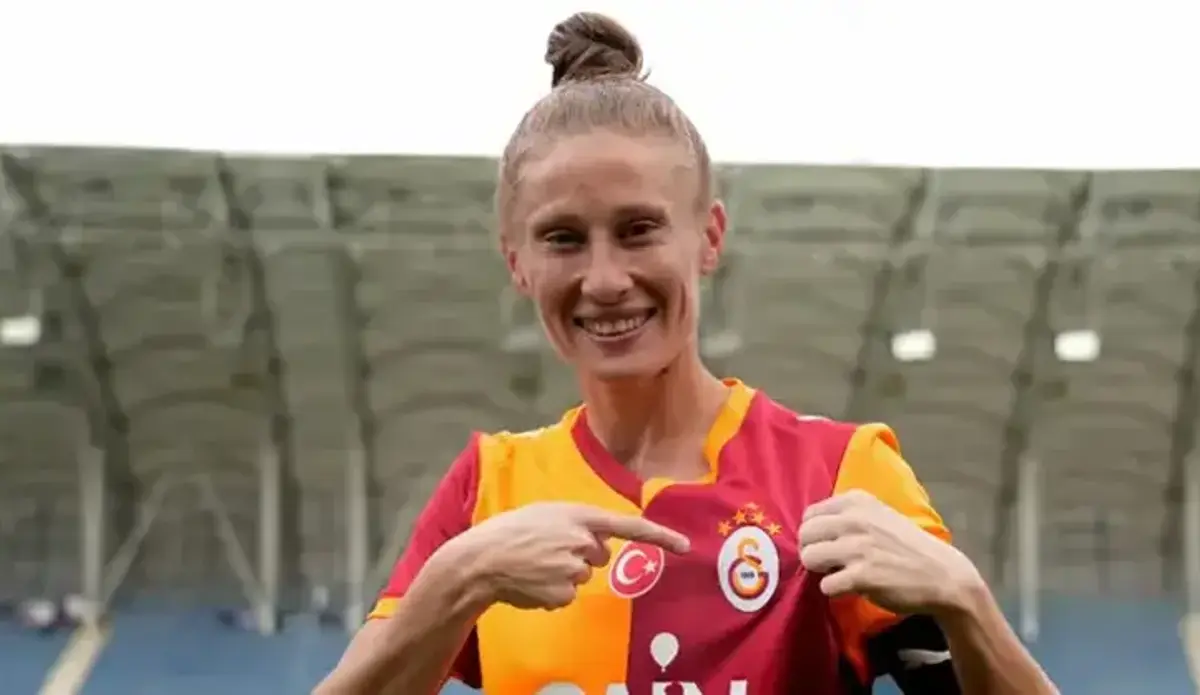 Galatasaray, kaptan Ebru Topçu ile sözleşme yeniledi