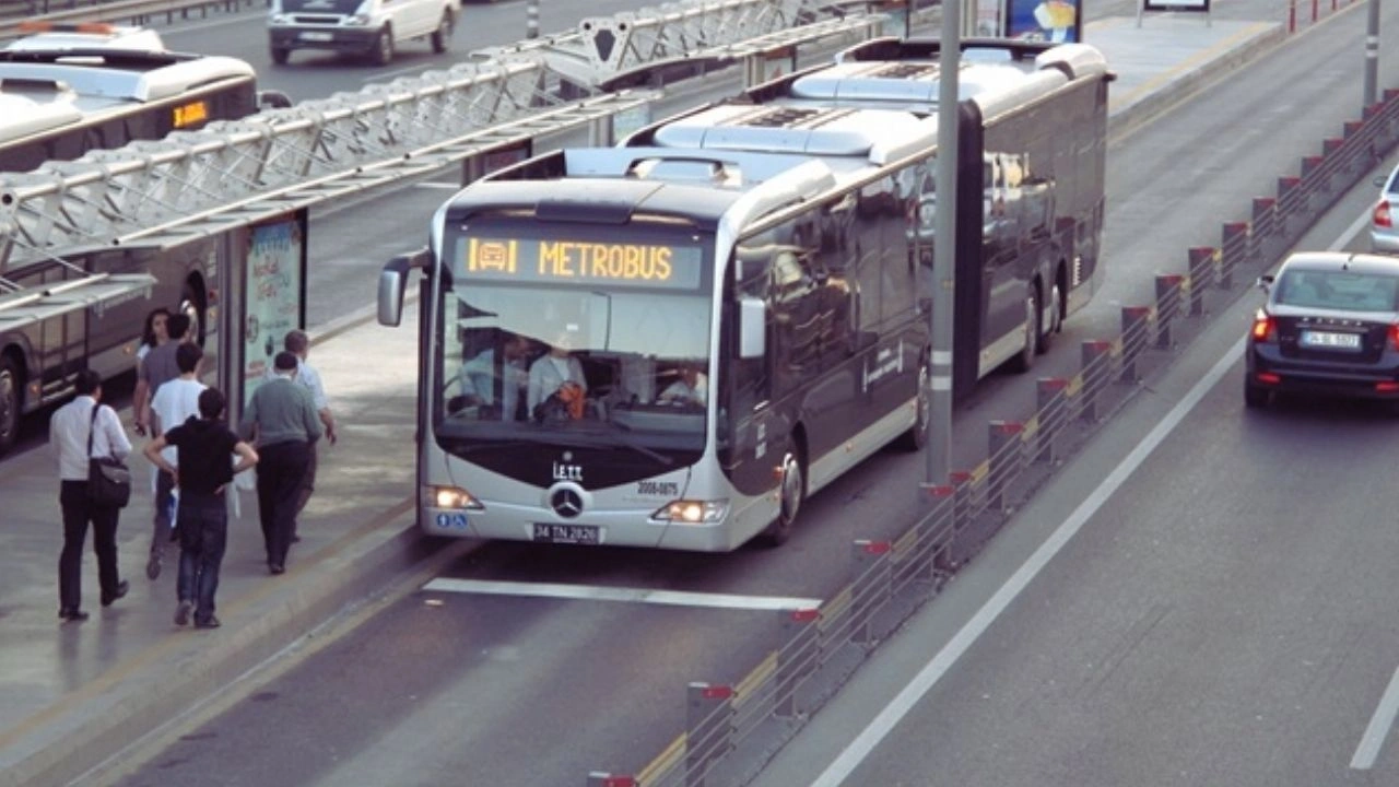 Metrobüs kullananlar dikkat! Güzergah değişti, 6 durak kapalı olacak