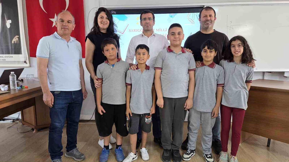 Sarıgöl'ün bilgi şampiyonu Şehit Esin Akay İlkokulu oldu