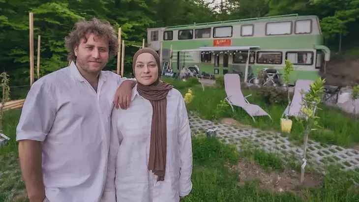 Çift katlı otobüsü karavana dönüştürdüler! ‘Kadıköy-Pendik hattında çalışıyordu, donanımlı bir ev oldu’