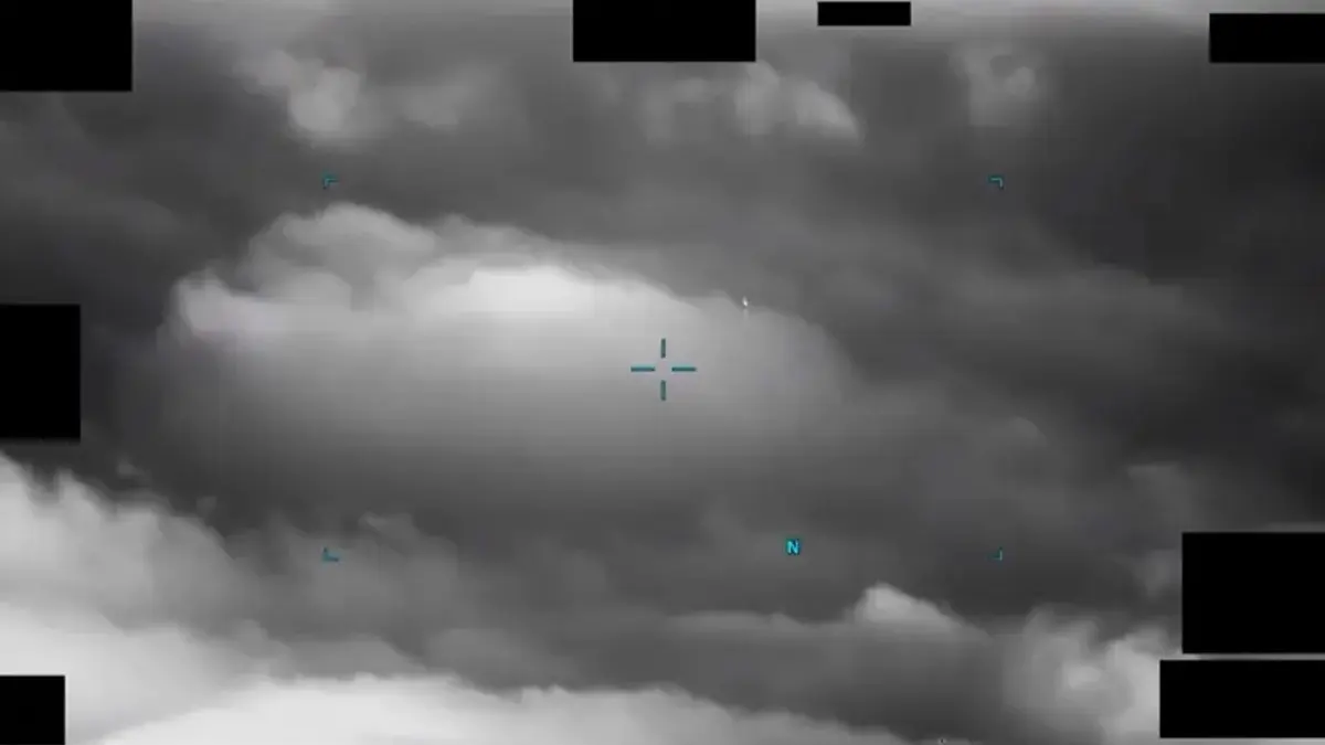 Askeri uçaklar bile takip edemiyor! Pentagon yeni UFO arşivlerini paylaştı: "Çok hızlı"