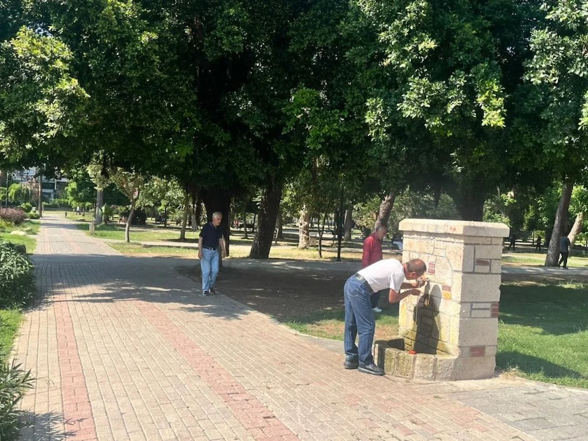 Adana'da aşırı sıcaklar vatandaşlara zor anlar yaşattı
