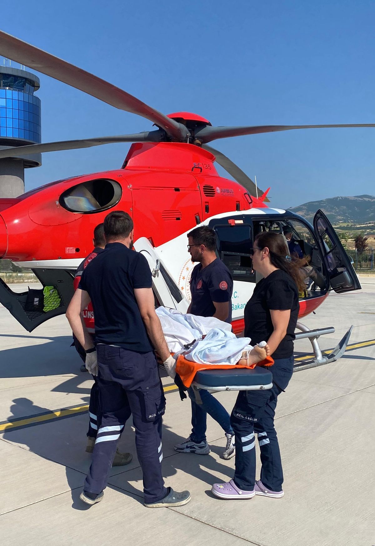 Ambulans helikopter, 14 yaşındaki hasta için havalandı