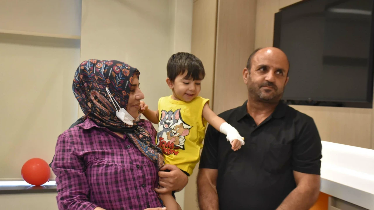 İki çocuğunu aynı hastalıktan kaybeden anne, böbreğiyle oğluna umut oldu