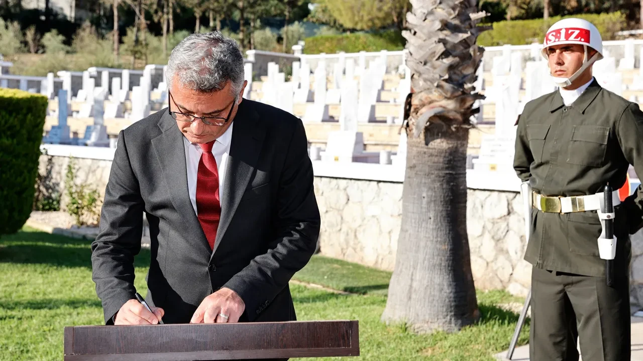 Kıbrıs Barış Harekatı'nın 52. yıl dönümünde Tufan Erhürman'ın şehitler için yazdıkları tarihi olayı özetledi