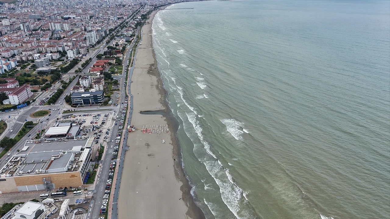 Samsun Valiliği, olumsuz deniz şartları nedeniyle vatandaşları uyardı