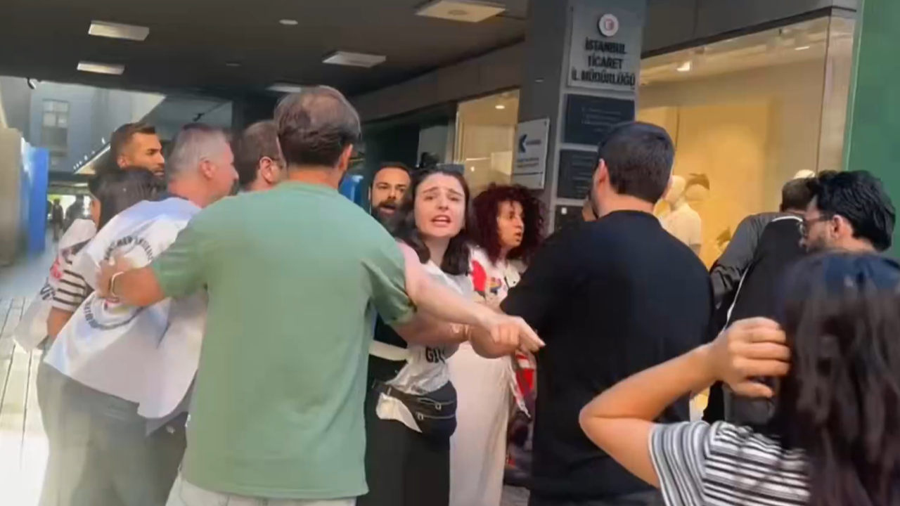 Taksim'de öğretmen eylemine polis müdahalesi: Beş kişi gözaltına alındı