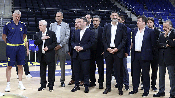 Aziz Yıldırım ve Yönetim Kurulu, Fenerbahçe Erkek Basketbol Takımı'nı ziyaret etti
