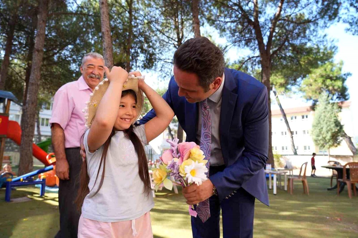 Muğla İl Milli Eğitim Müdürü Çay haftanın ilk gününde minik yüreklerle buluştu