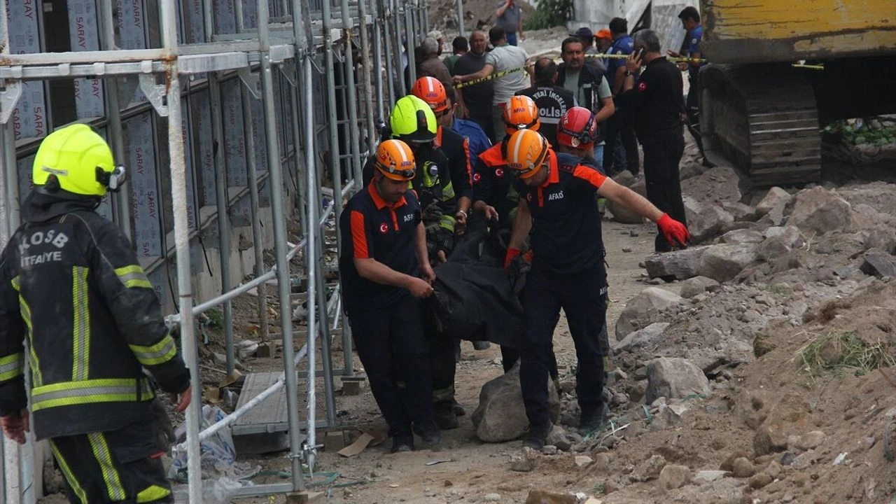 Kayseri'de devrilen bahçe duvarının altında kalan işçi yaşamını yitirdi
