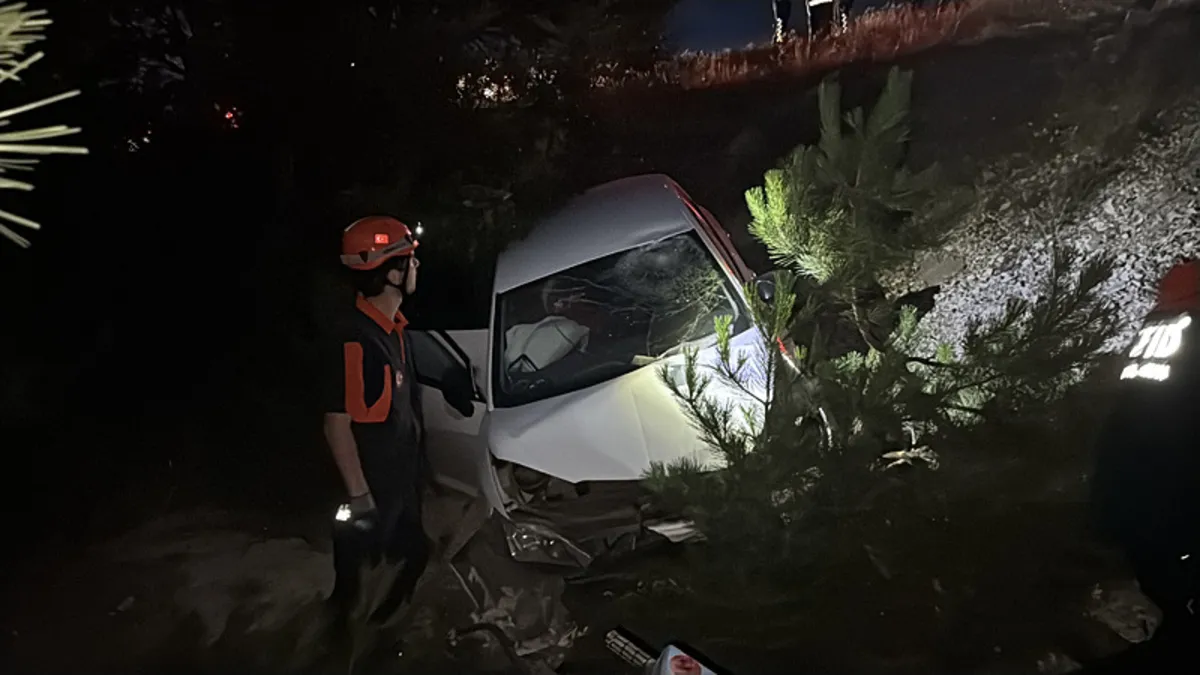 Kütahya'da feci kaza! Otomobil ile motosiklet şarampole savruldu: 5 yaralı