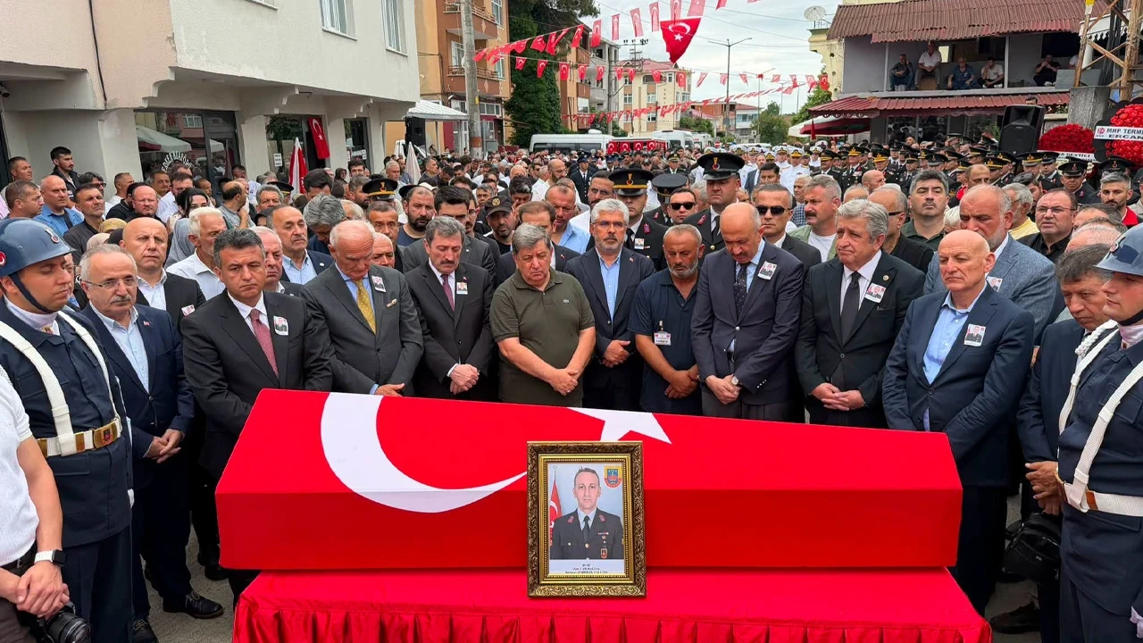 Türkiye şehidine ağladı Kahraman Uzman Çavuş son yolculuğuna uğurlandı