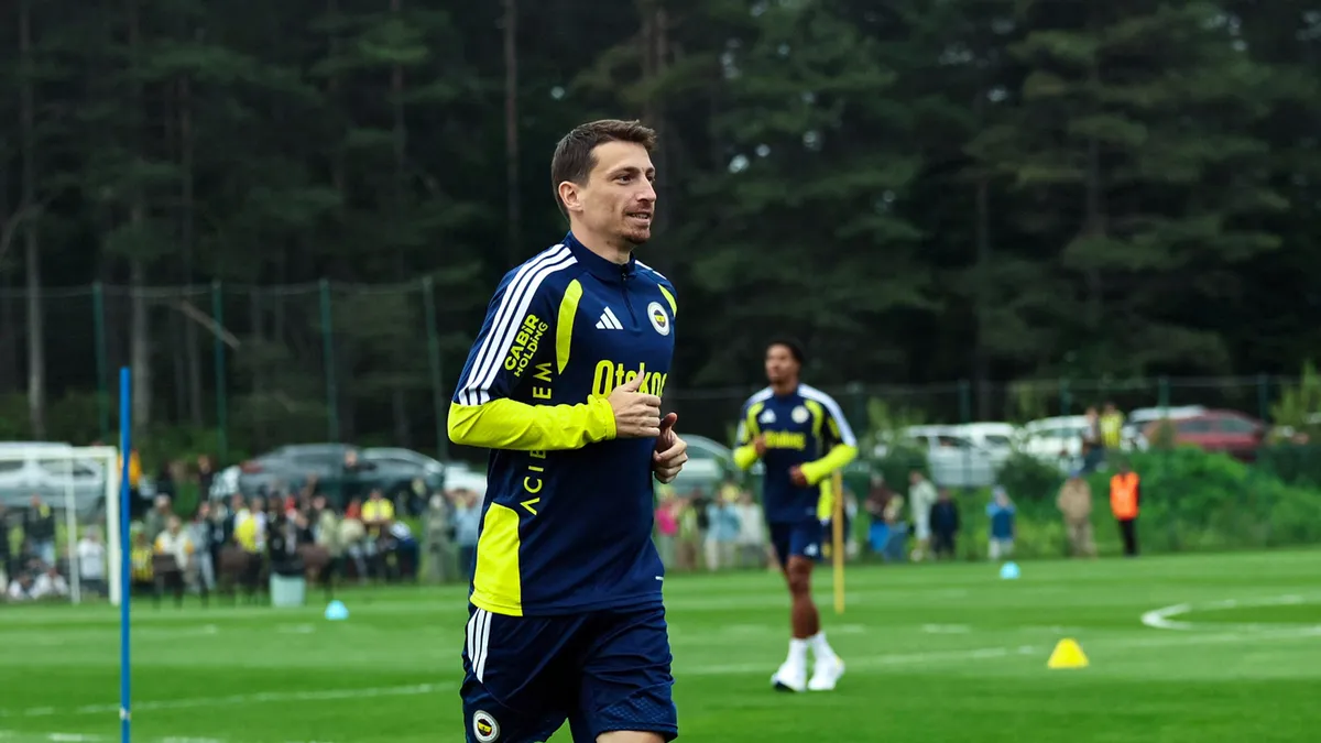 Fenerbahçe Mert Hakan Yandaş ile 1 yıllık sözleşme imzaladı