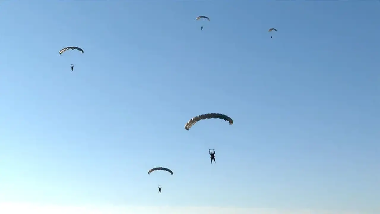 MSB'den SAT komandolarının paraşüt eğitimine ait yeni görüntüler