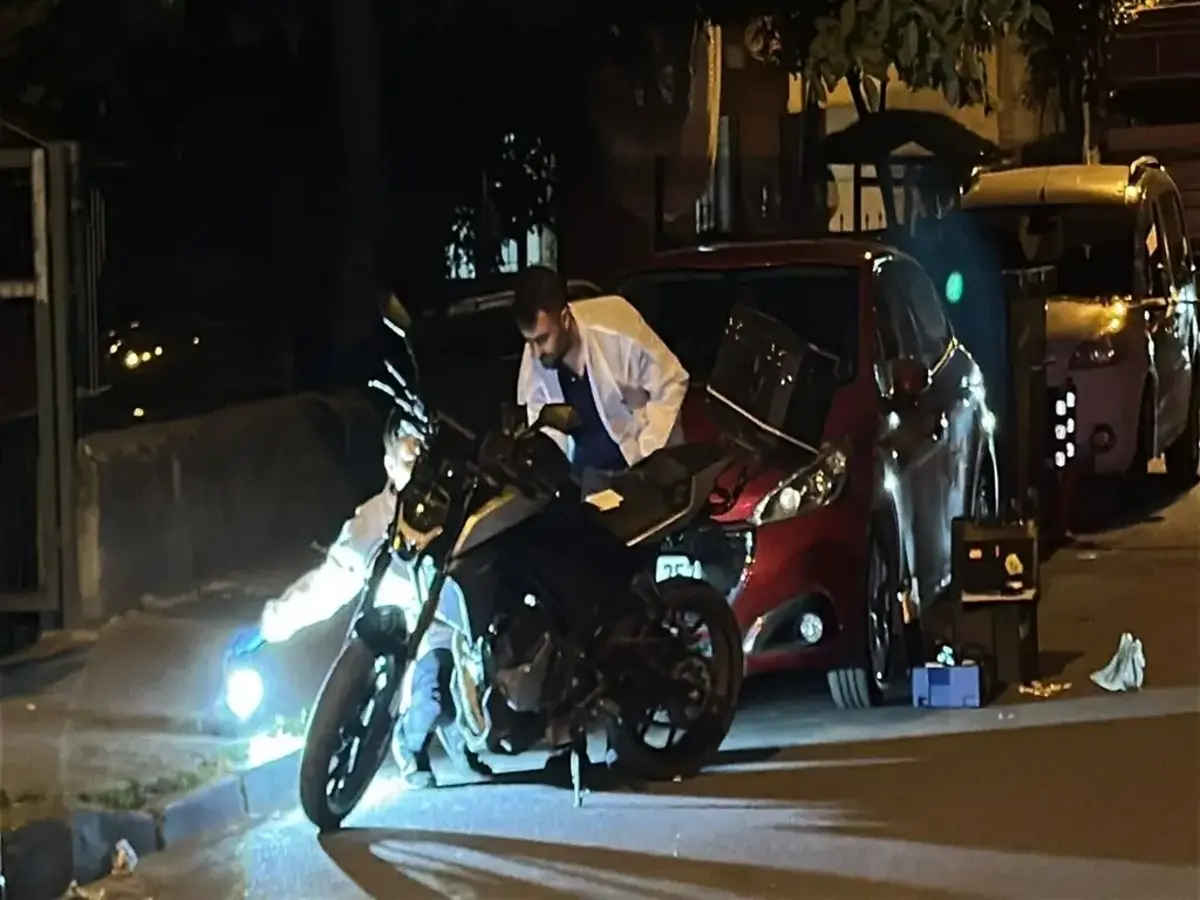 Sultangazi'de çalıntı motosikletle saldırdılar: 1 kişi ağır yaralandı