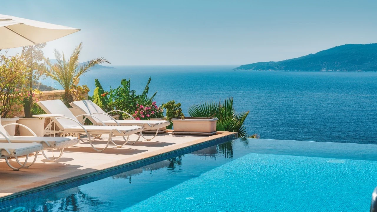 Kaş ve Kalkan’da villa sezonu açıldı! İzole tatilin bedeli arttı: Villalar 500 bin TL’ye kadar çıkıyor