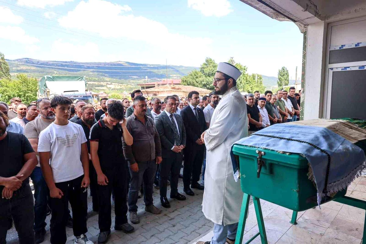 Sevilen muhtar son yolculuğuna uğurlandı