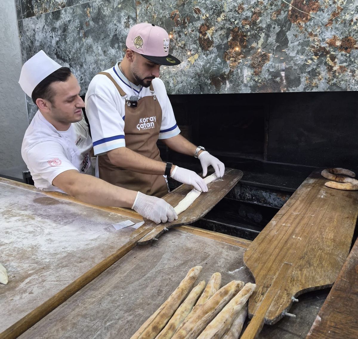 Sefo, Bafra pidesini kendi elleriyle yaptı