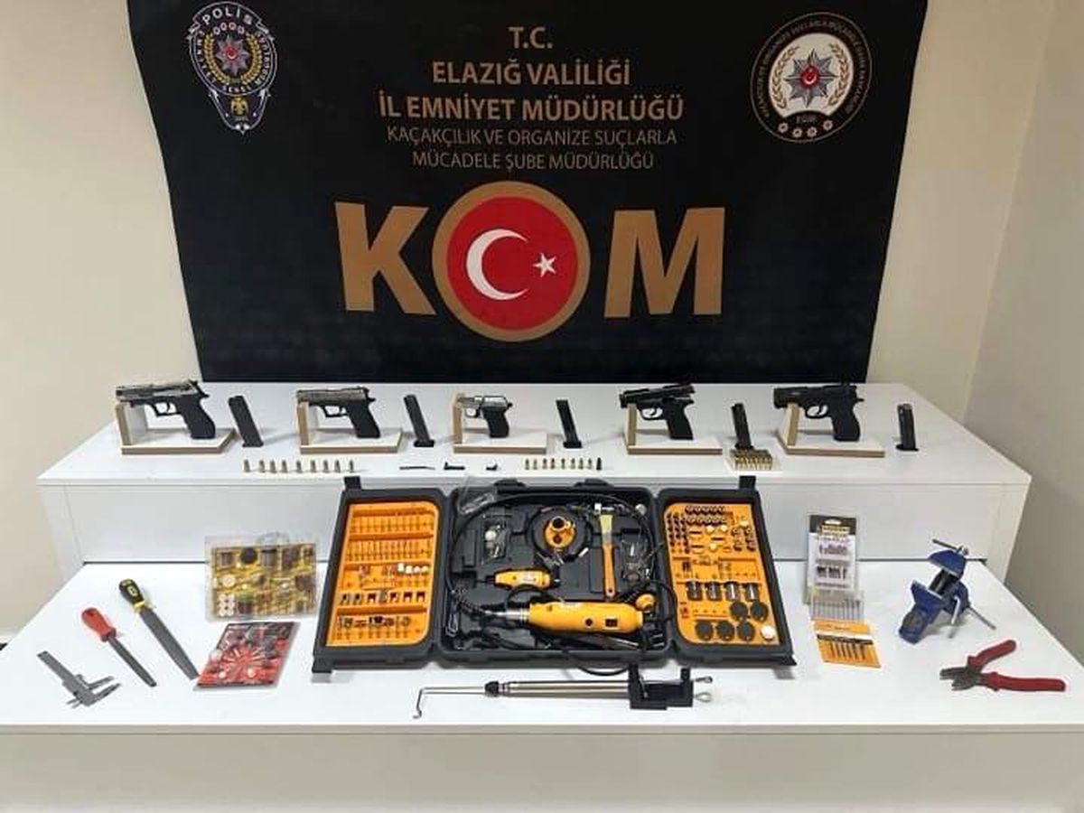 Elazığ'da 5 adet ruhsatsız tabanca ele geçirildi: 1 tutuklama