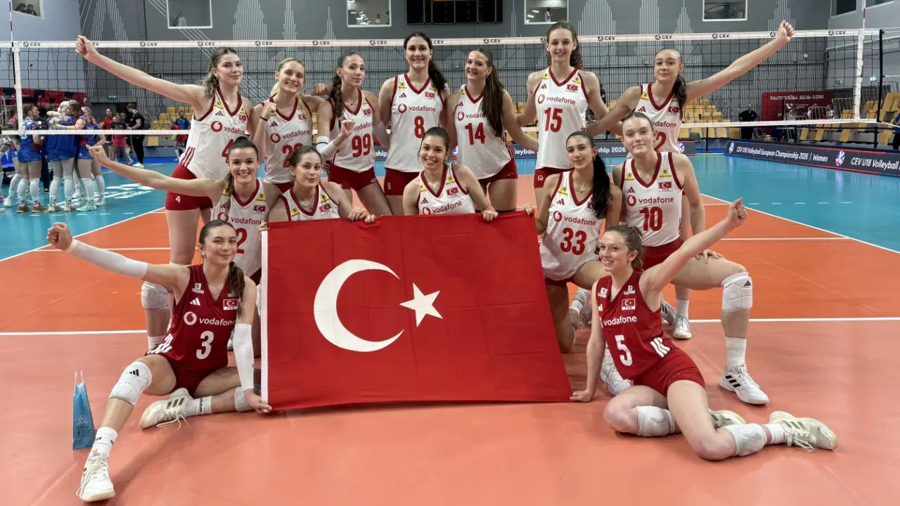 Genç milliler Avrupa Şampiyonası'nda 6'da 6 yaptı: Namağlup yarı finalde!