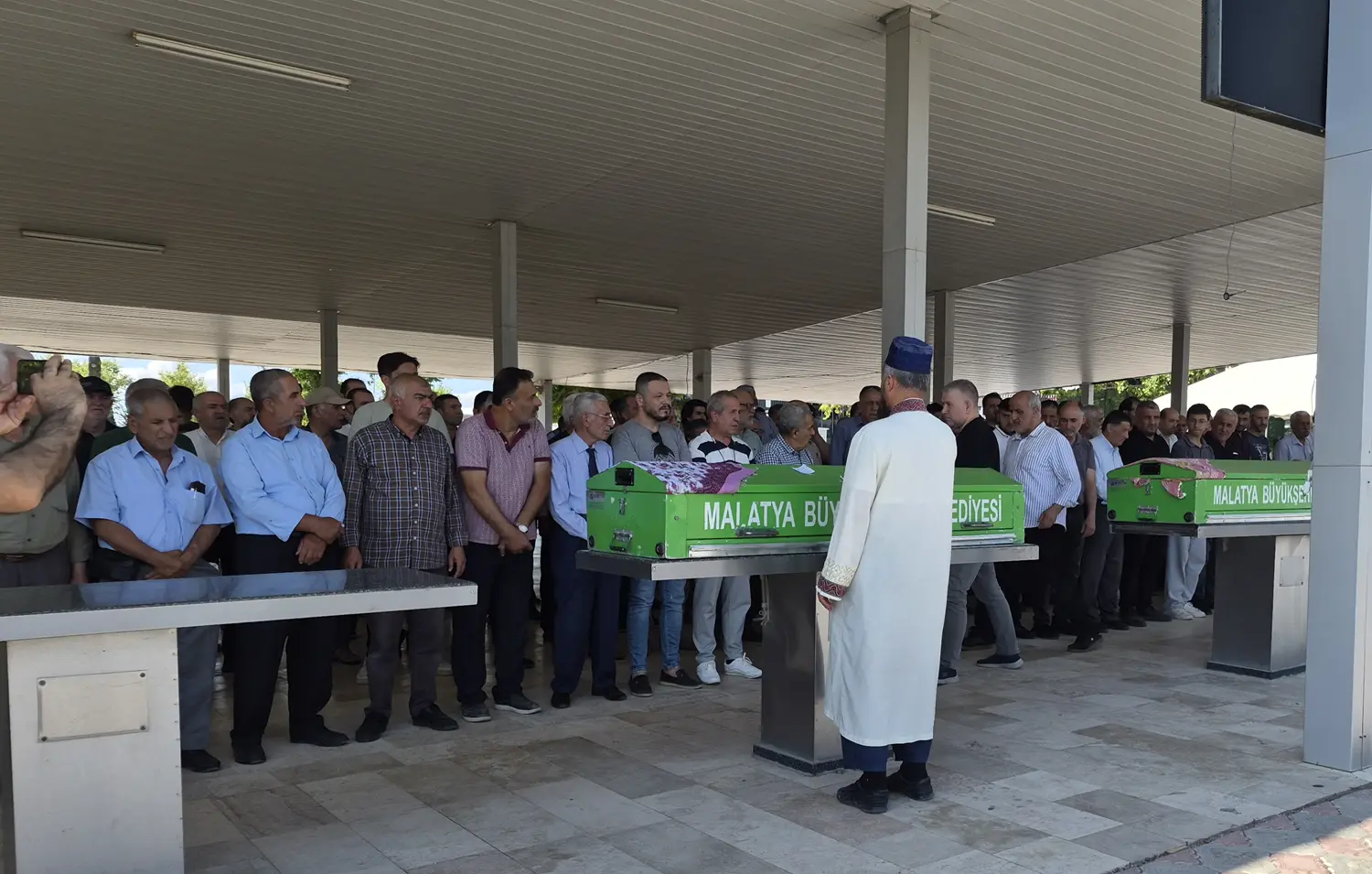Malatya'da aile faciası: Anne ve kız son yolculuğuna uğurlandı