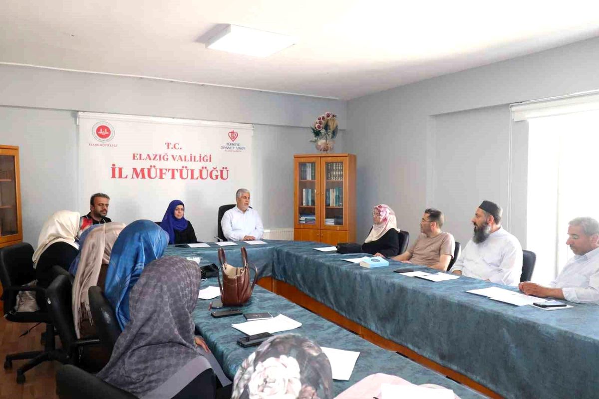 Elazığ'da manevi rehberlik alanlarında yürütülen faaliyetler değerlendirildi