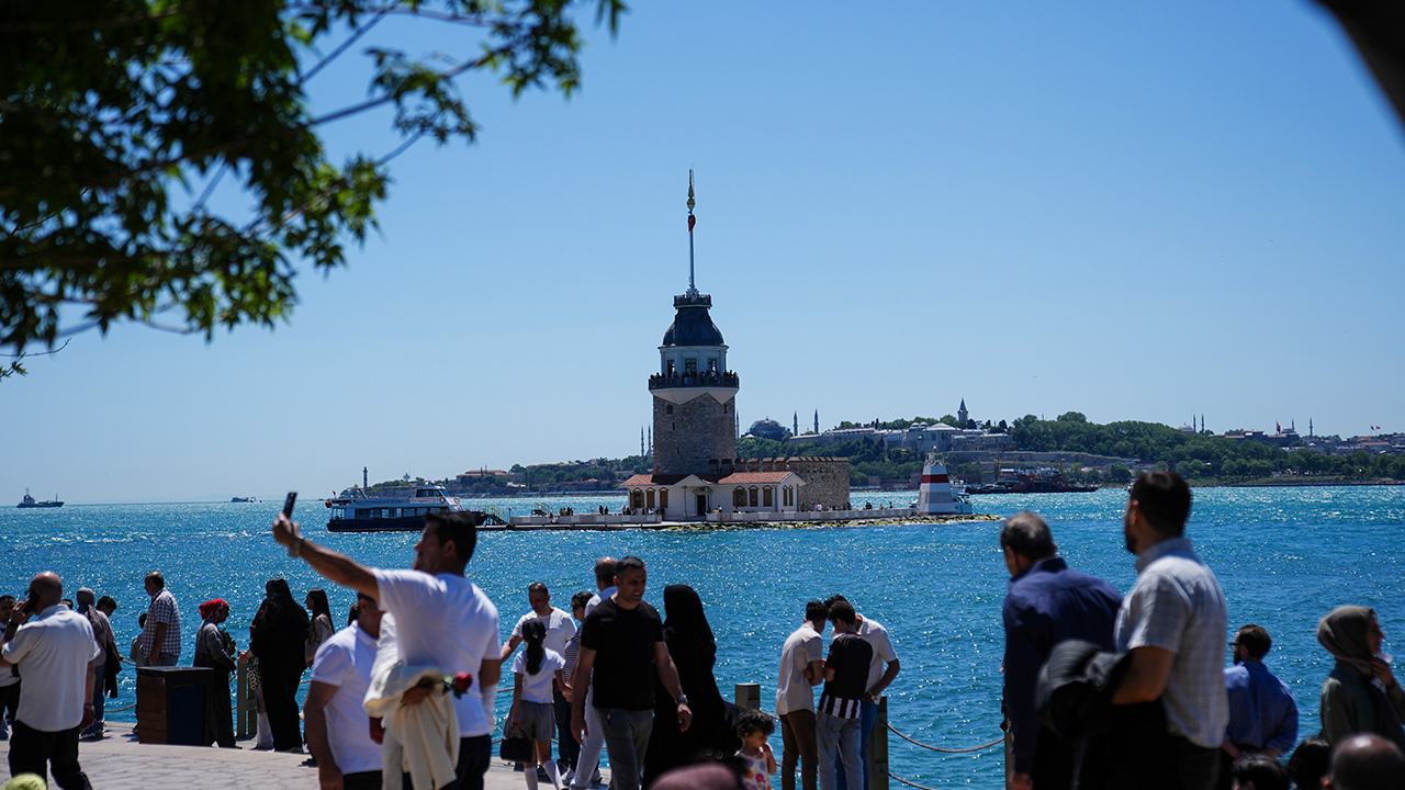 İstanbullular dışarı çıkarken dikkat! Gölgede bile sıcaklık 32 dereceyi bulacak