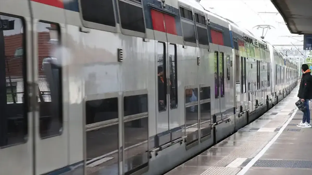 Polonya’da iki yolcu treni çarpıştı kazada 2 kişi yaralandı