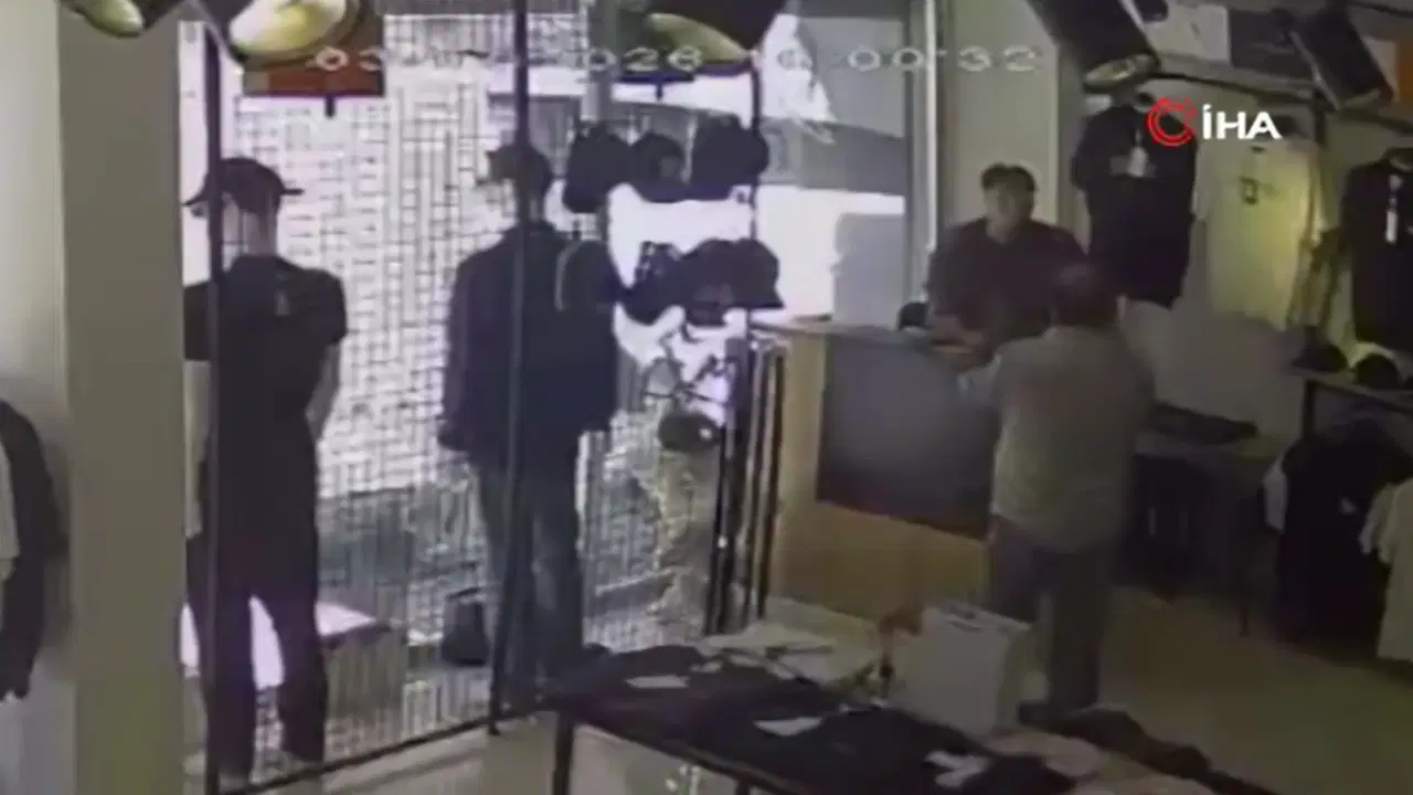 Esenyurt'ta 'silecek tartışması' kavgaya dönüştü: 19 yaşındaki çalışanı darbetti!