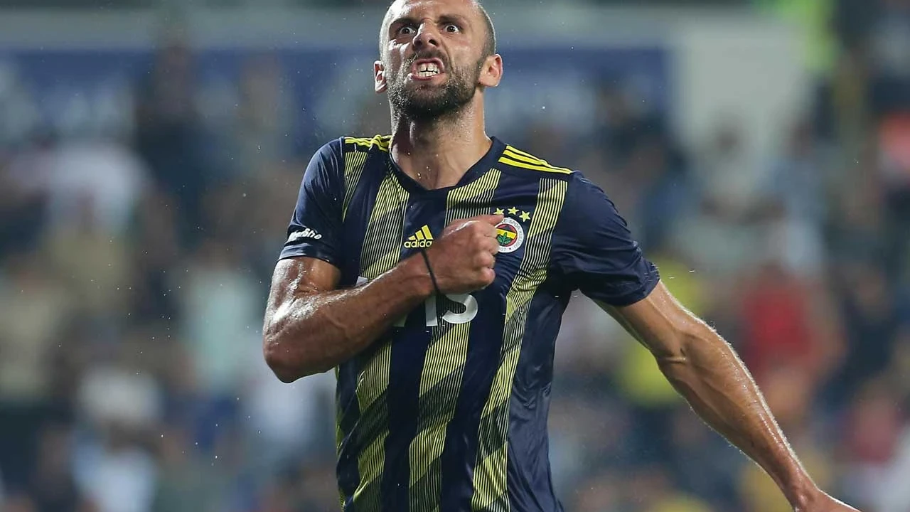 Fenerbahçe yeni transferini duyurdu! Yıldız golcü İstanbul'a geldi