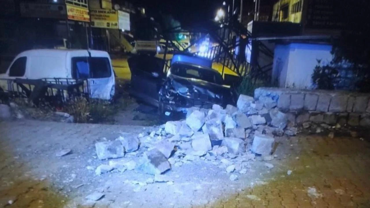 Seyir halindeki otomobile kurşun yağdırdılar: Araçtaki kadın hayatını kaybetti