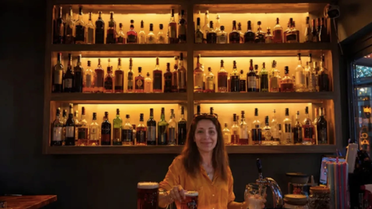 Taksim'de gece mesaisi: Kadın bar emekçileri yaşadıklarını anlattı