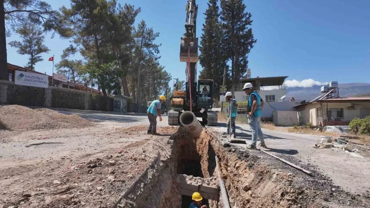 Kayıp kaçak oranı harekete geçirdi: Kırıkhan'ın içme suyu şebekesi yenileniyor