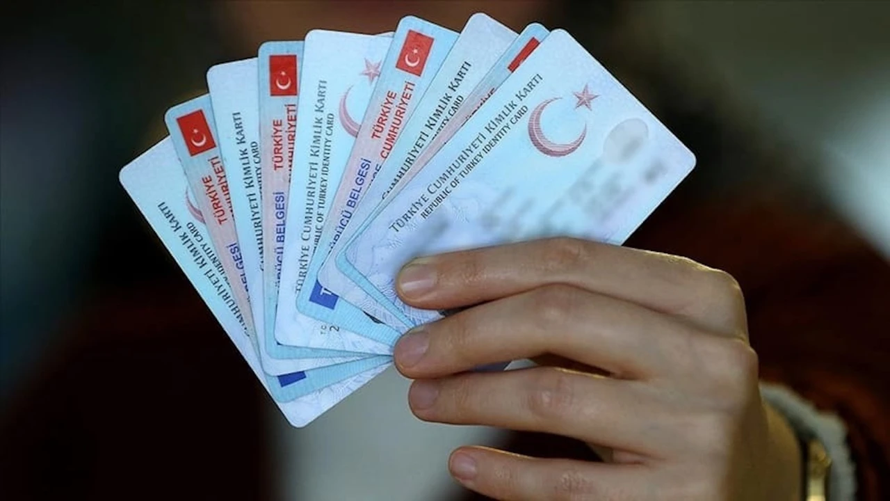 Sahte kimlik ve ehliyet çetesine operasyon: 31 şüpheliye gözaltı kararı