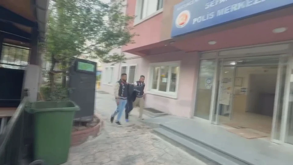 Büyükçekmece 17 yaşındaki şüpheli yakalandı: Evinden satışa hazır uyuşturucu çıktı