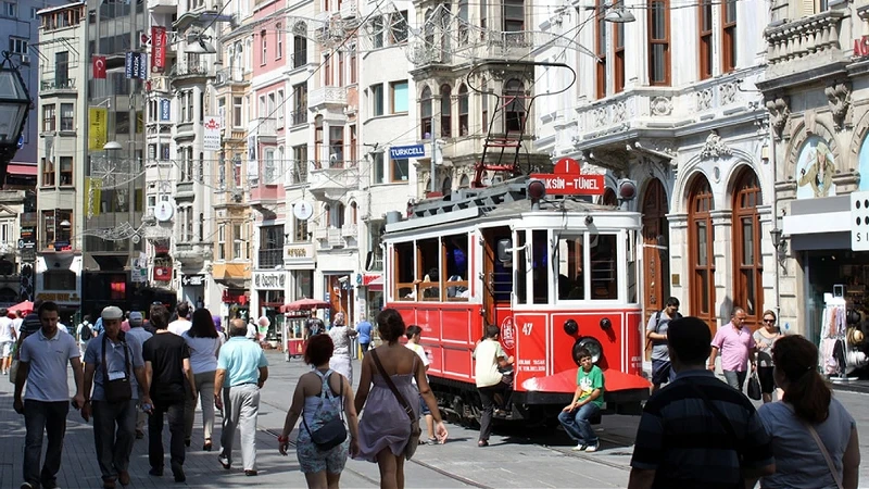Pazar günü Taksim'de hangi yollar kapalı? İşte alternatif trafik güzergahları...