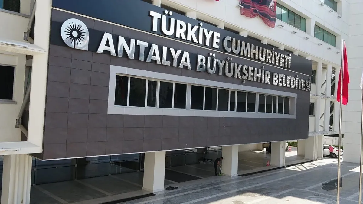 Antalya Büyükşehir Belediyesi'ne 3. dalga 'ANSET' operasyonu: 10 gözaltı | Tutuklu Tuncer’in eşi ve...