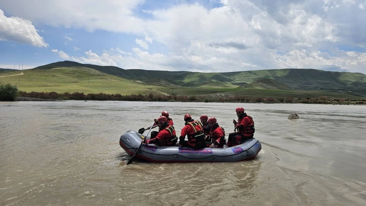 Aras Nehri'nde kaybolan çoban için zamanla yarış